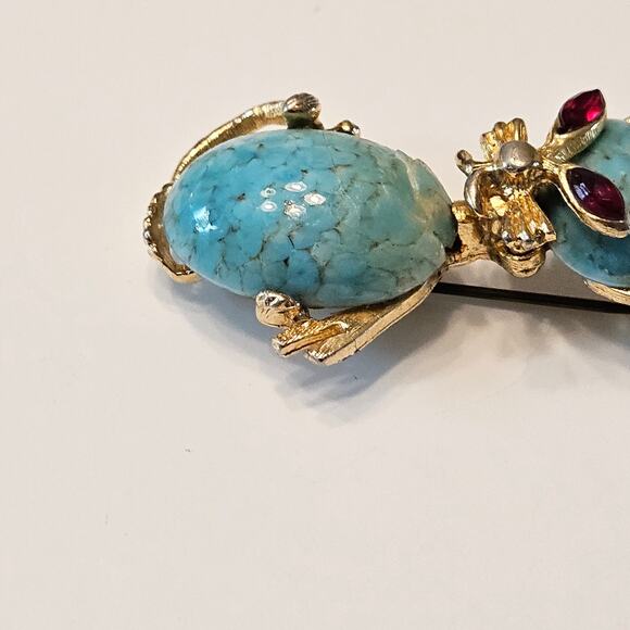 Distinctive Sphinx Cat Brooch:  Gold-Plated, Faux Turquoise, Red Crystal Eyes - Picture 4 of 12